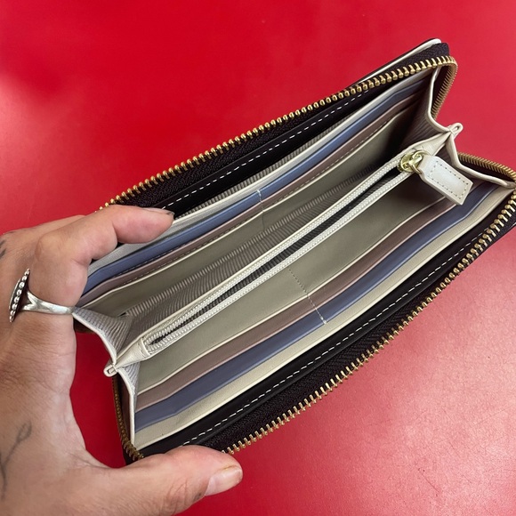 Radley London Elegant Black Zip Wallet - Picture 5 of 9